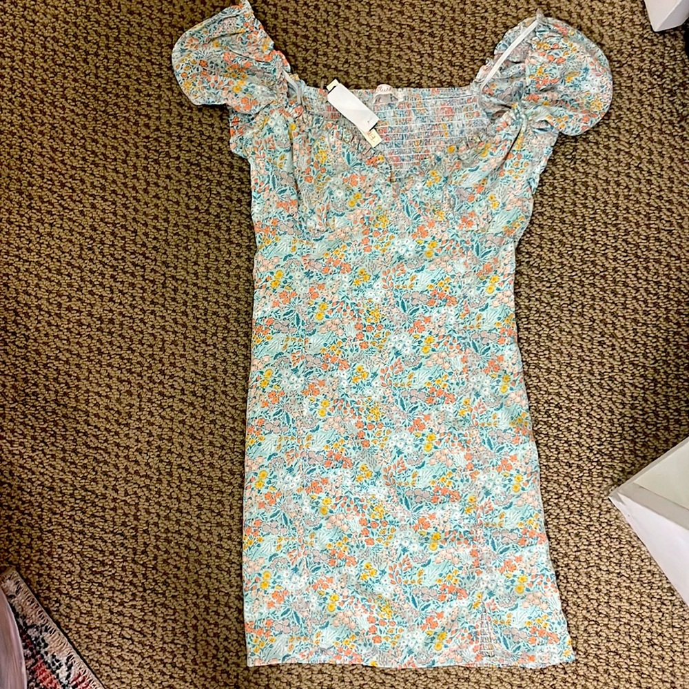 Super cute floral ruched back dress